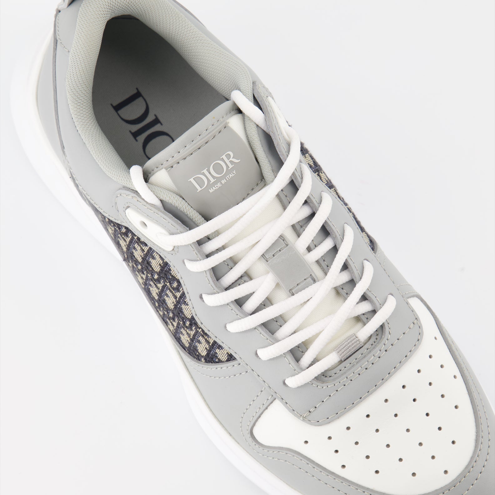 B25 sneakers