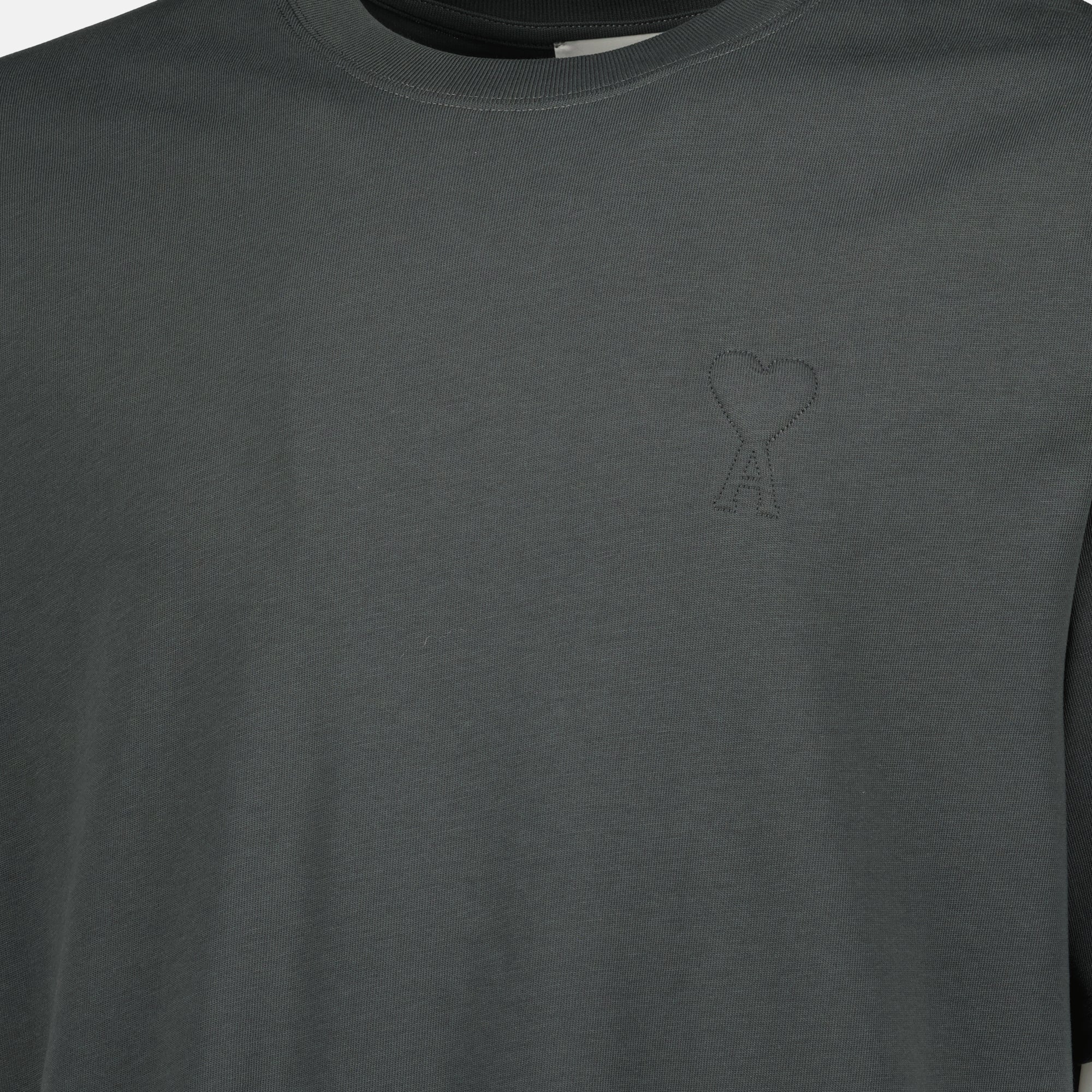 T-shirt logo