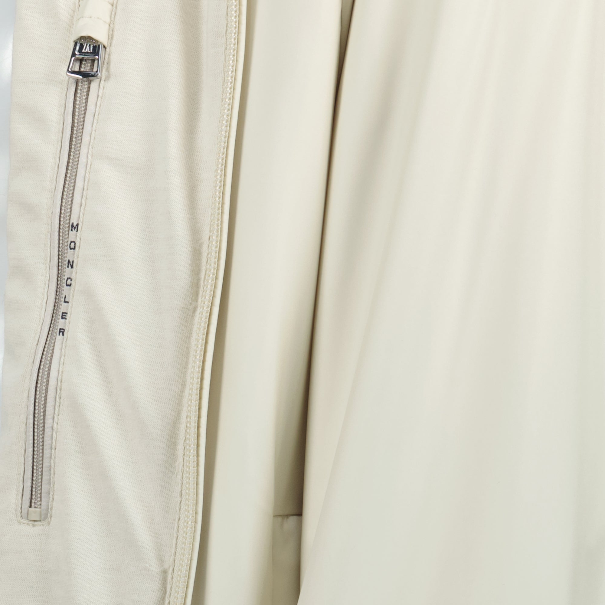 Domene Windbreaker