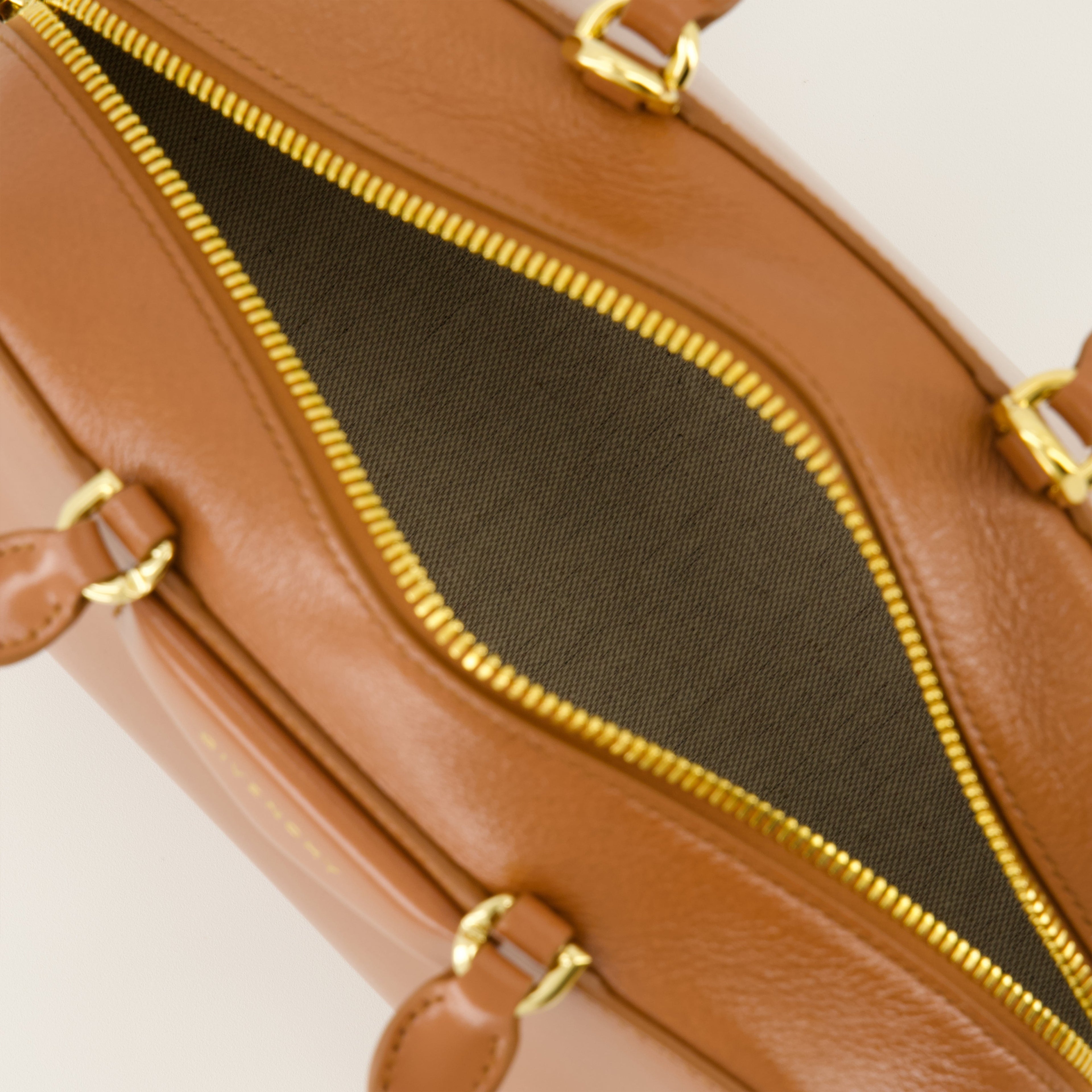 Antigona East-West Bag