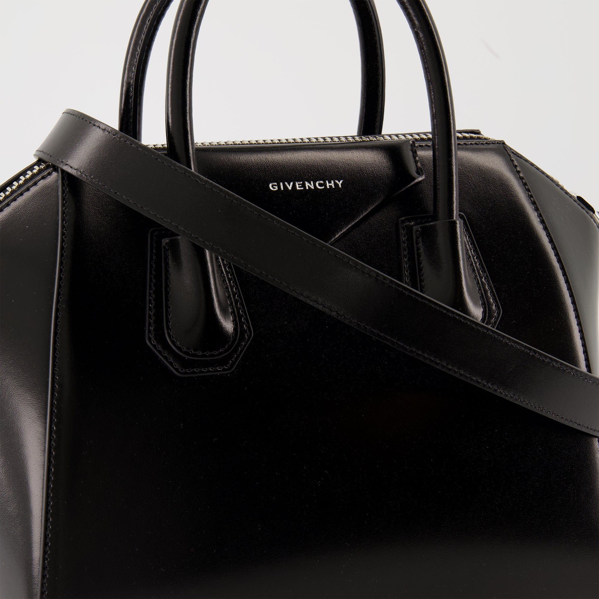 Antigona Small Bag