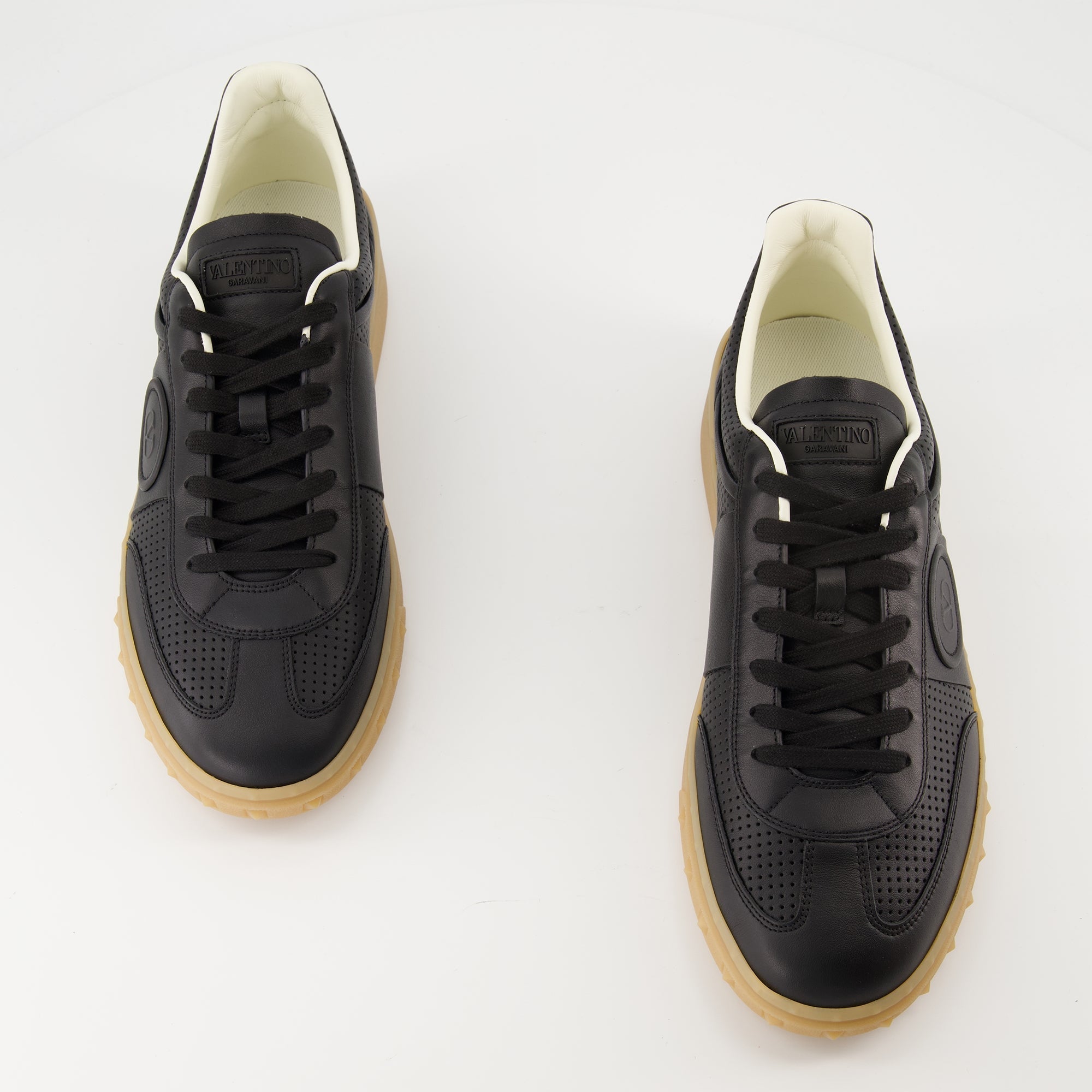UpVillage Sneakers