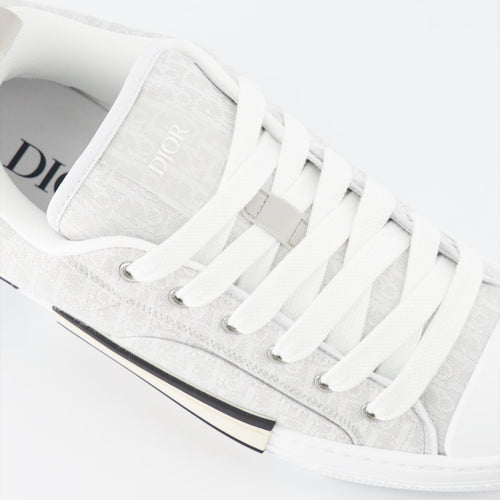 B23 sneakers