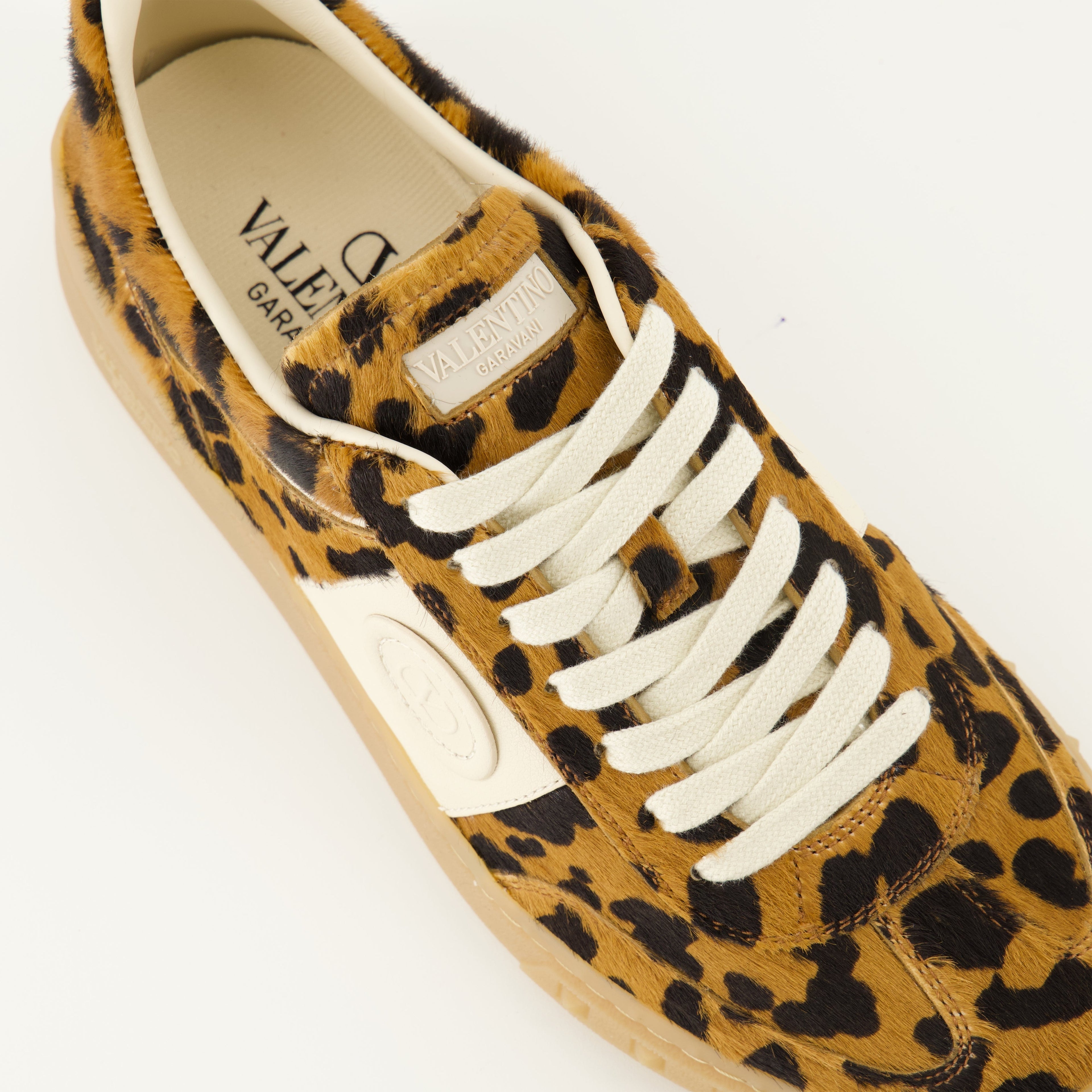 UpVillage Sneakers