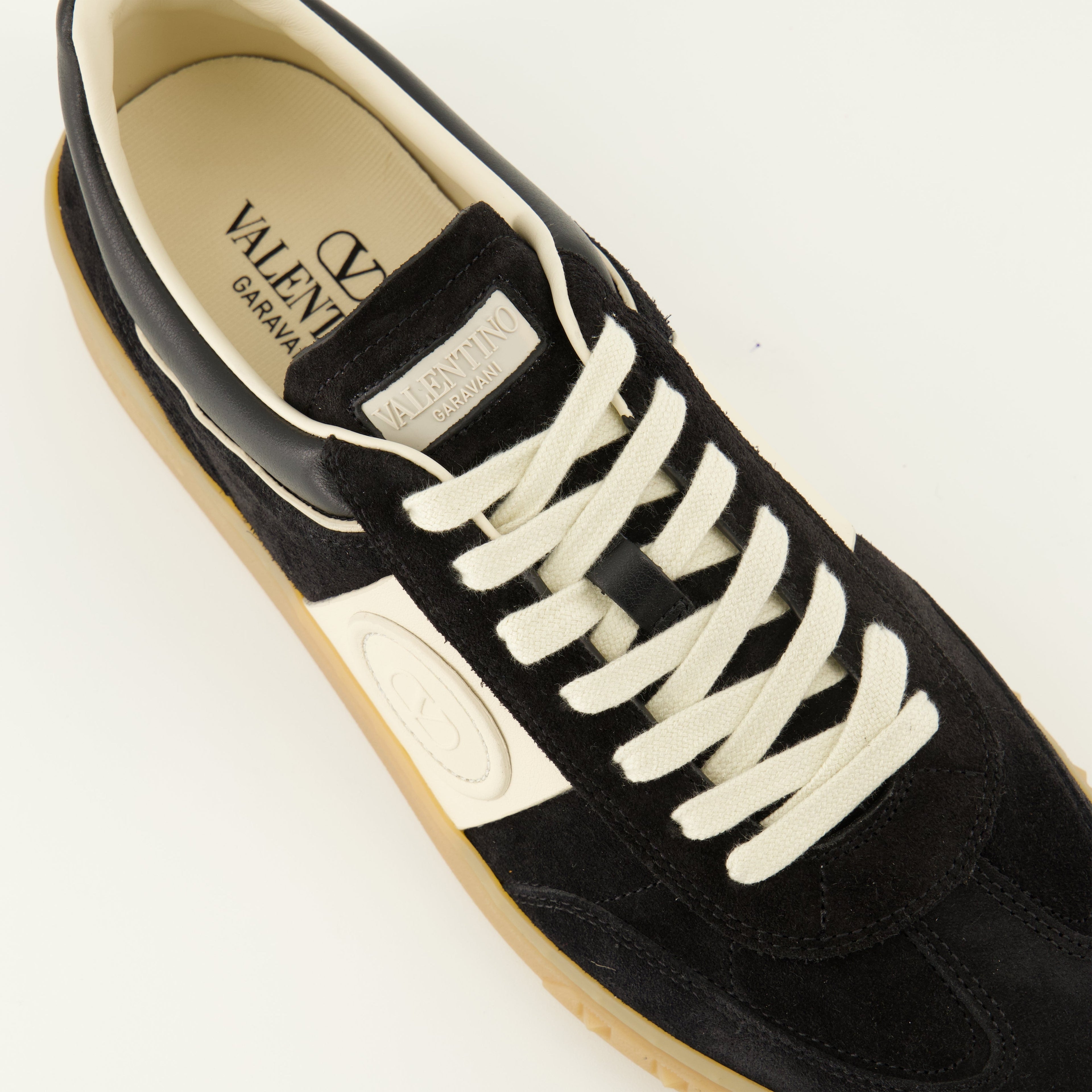 UpVillage Sneakers