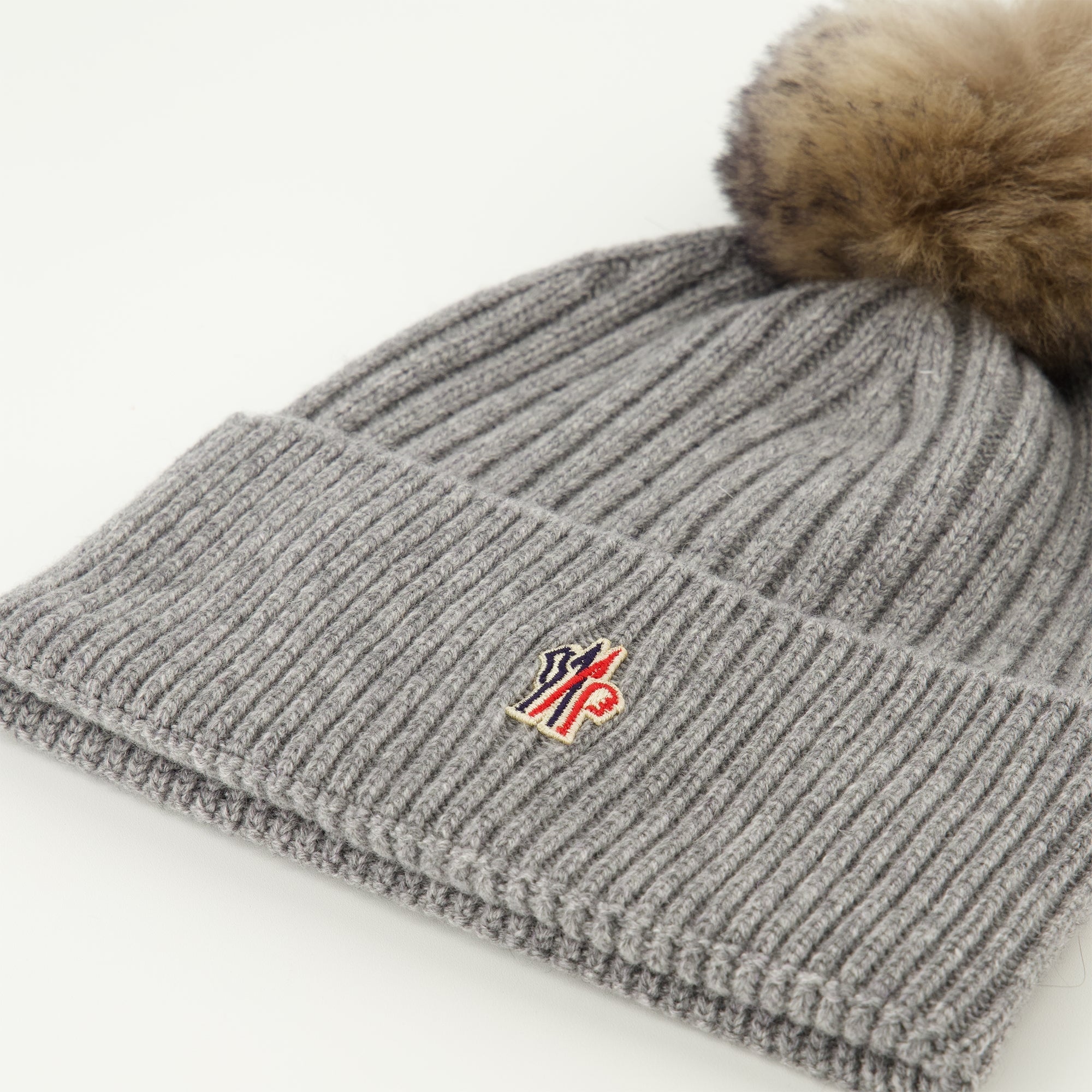 Bonnet avec pompom