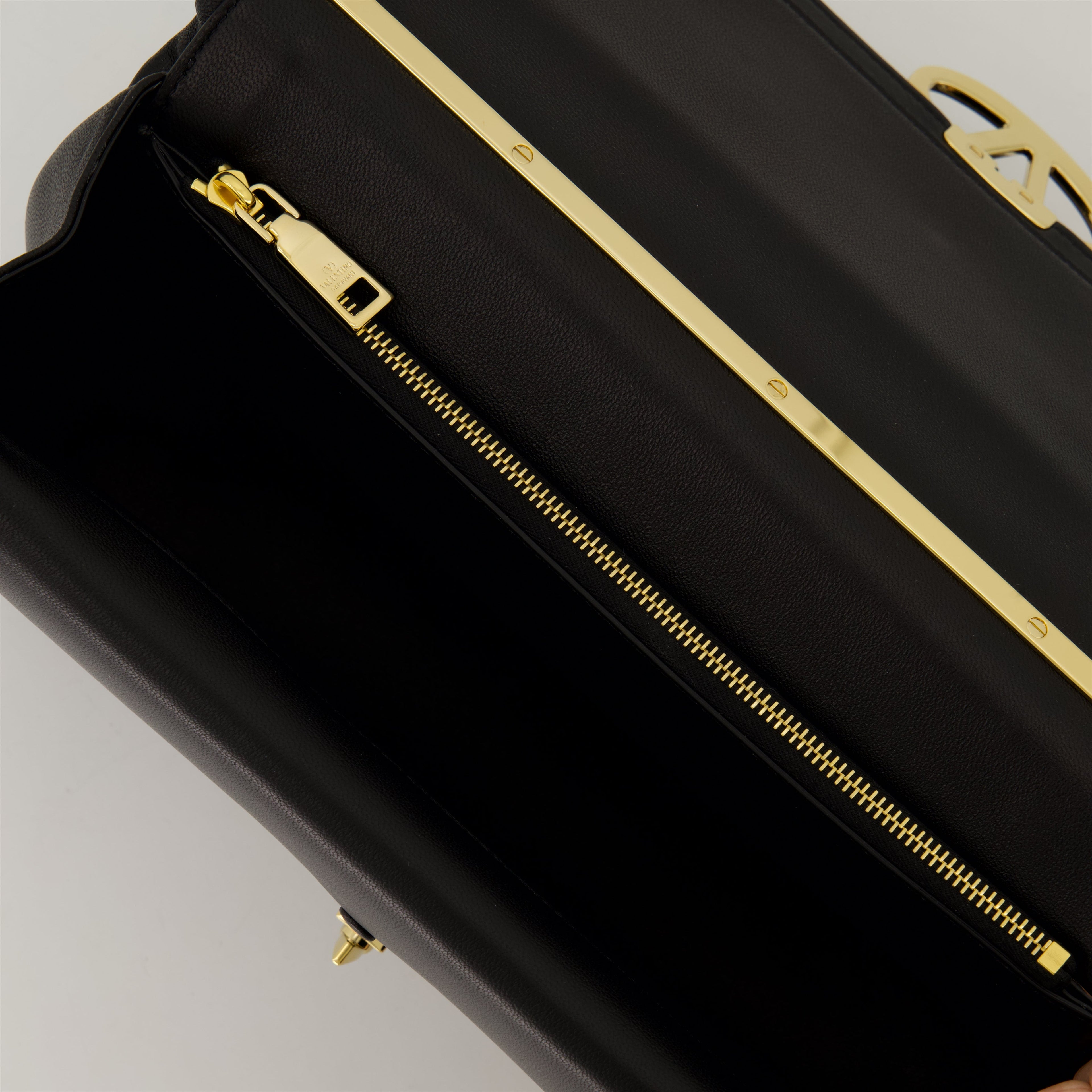 VLogo locker bag